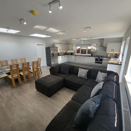 High Spec Large 6 Bedroom House! 泰晤士河畔京士顿 外观 照片