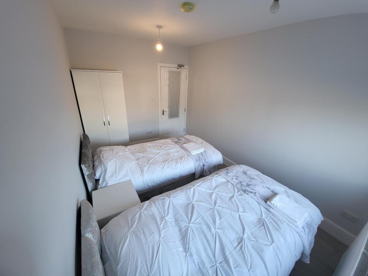 High Spec Large 6 Bedroom House! 泰晤士河畔京士顿 外观 照片