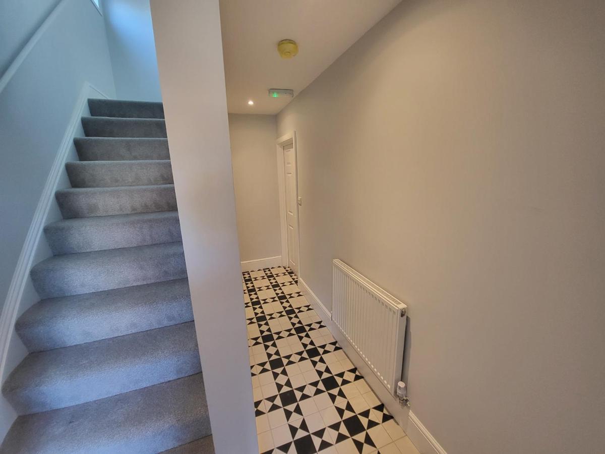 High Spec Large 6 Bedroom House! 泰晤士河畔京士顿 外观 照片
