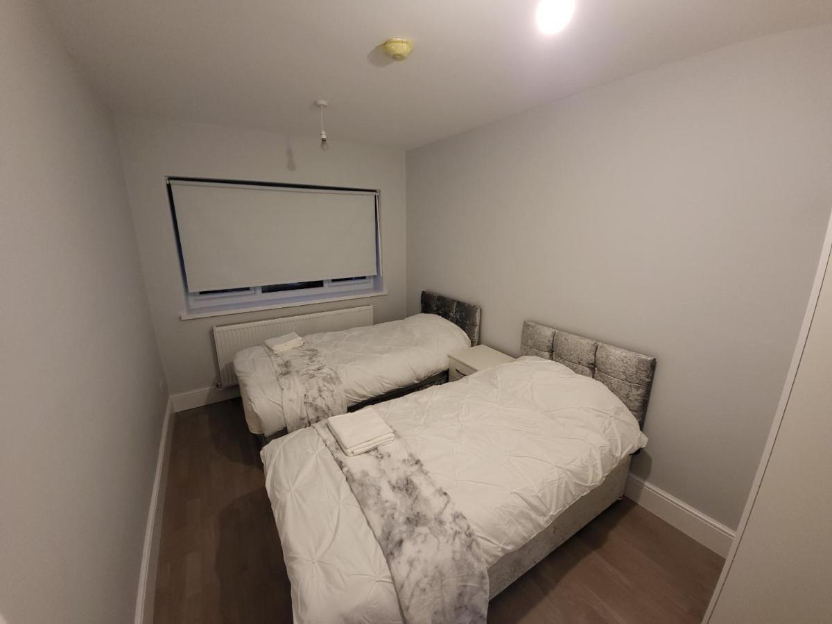 High Spec Large 6 Bedroom House! 泰晤士河畔京士顿 外观 照片