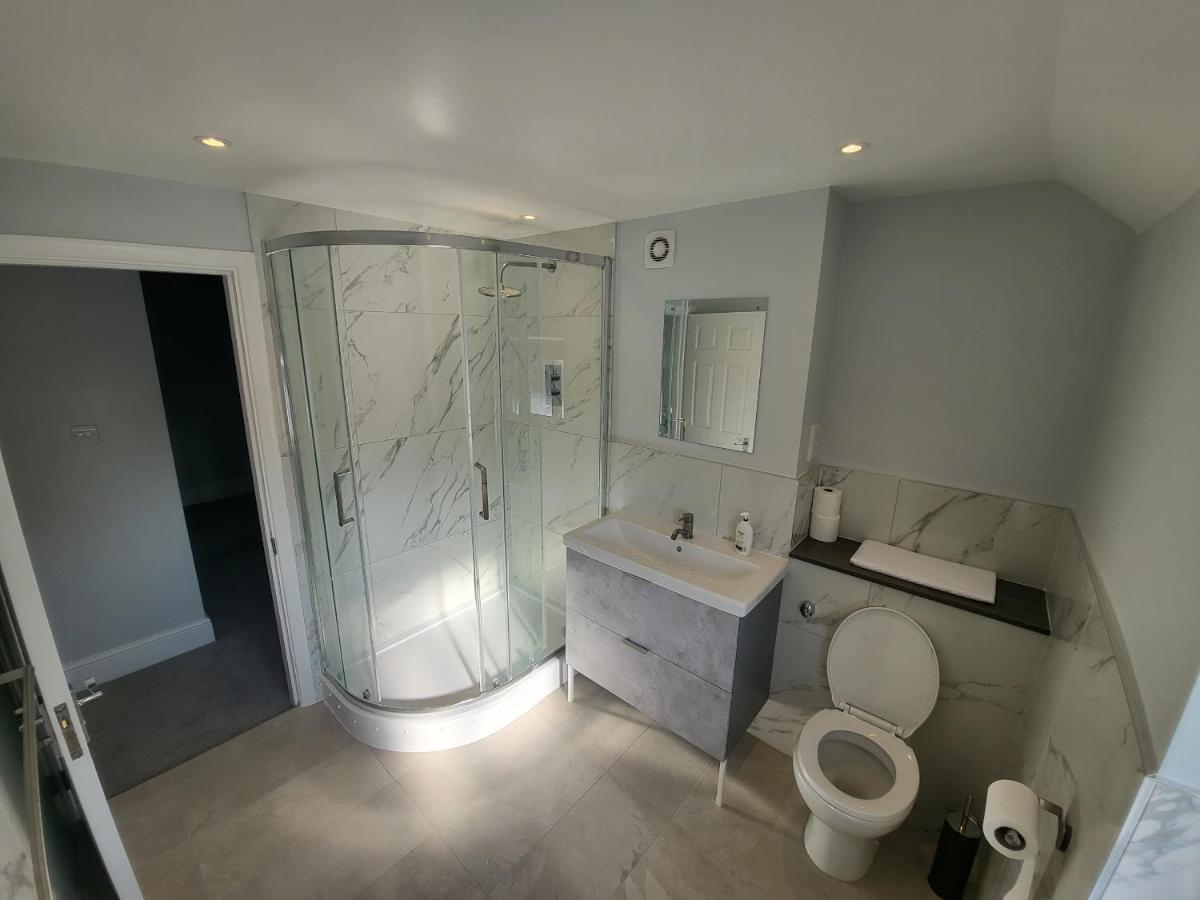 High Spec Large 6 Bedroom House! 泰晤士河畔京士顿 外观 照片